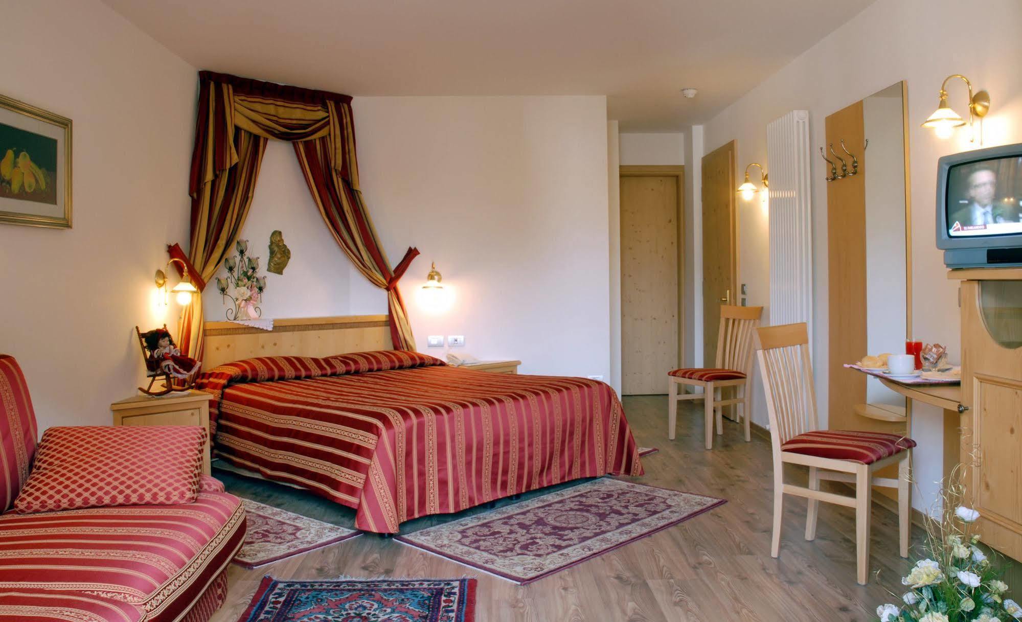 פיירה די פרימיירו Hotel Sass Maor מראה חיצוני תמונה